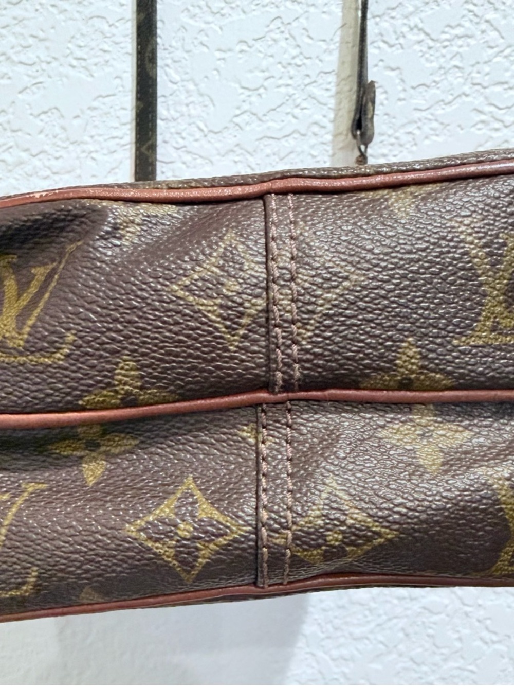 Louis Vuitton Monogram Amazone Messenger Bag - Picture 6 of 15